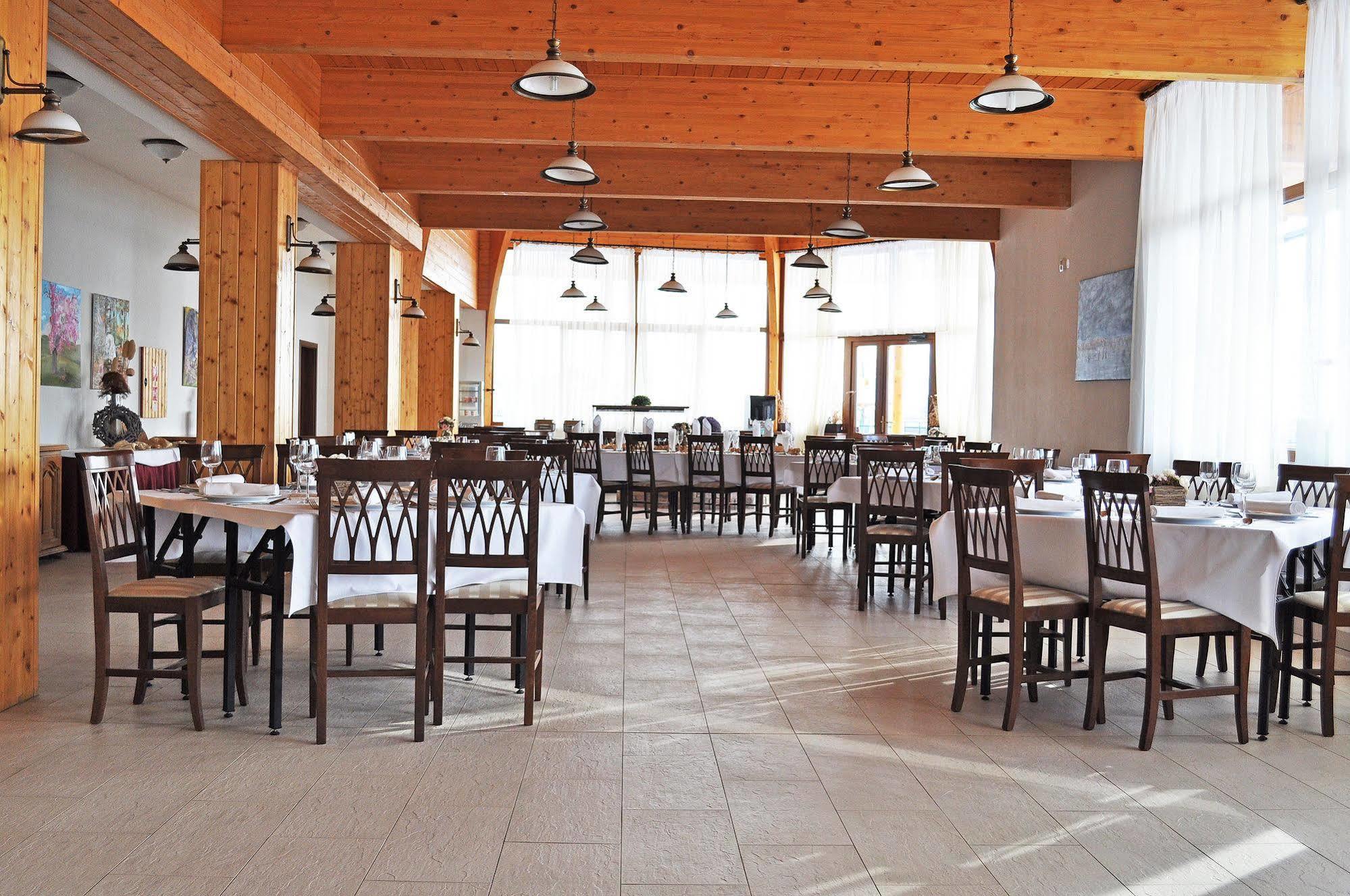 Hotel Rozalka ペジノク エクステリア 写真